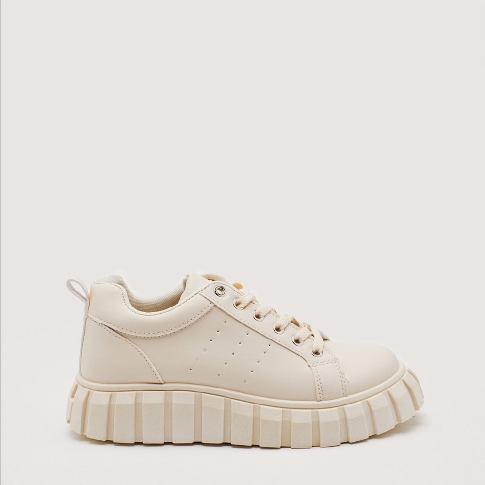 NWT Nasty Gal Chunky Faux Leather Cleated Trainers - Picture 2 of 3